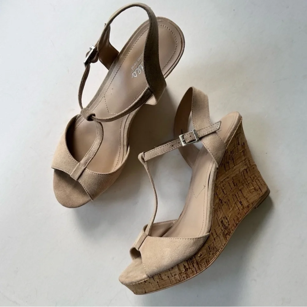 Charles by Charles David Latin Cork Wedge T-Strap Sandal in Nude Suede Size 8
